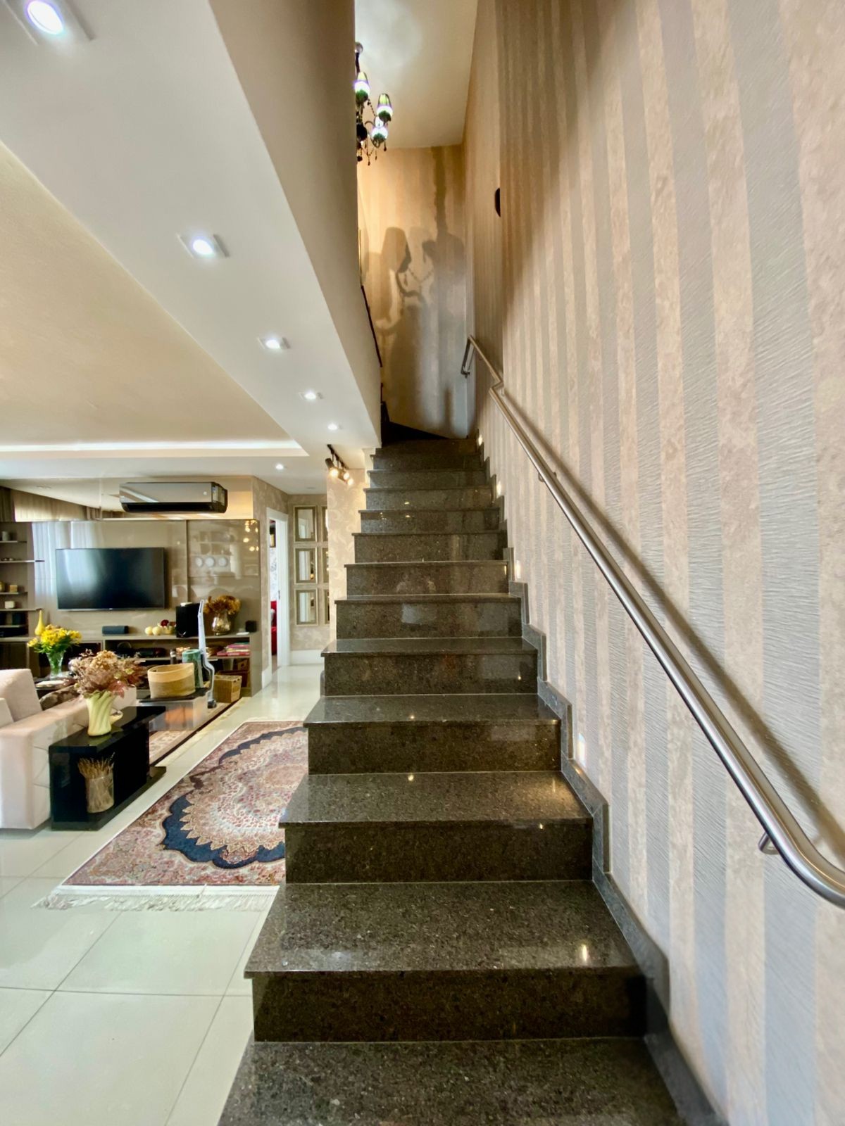 18469471-74eb-4012-8754-c8a5d8f5cfe1