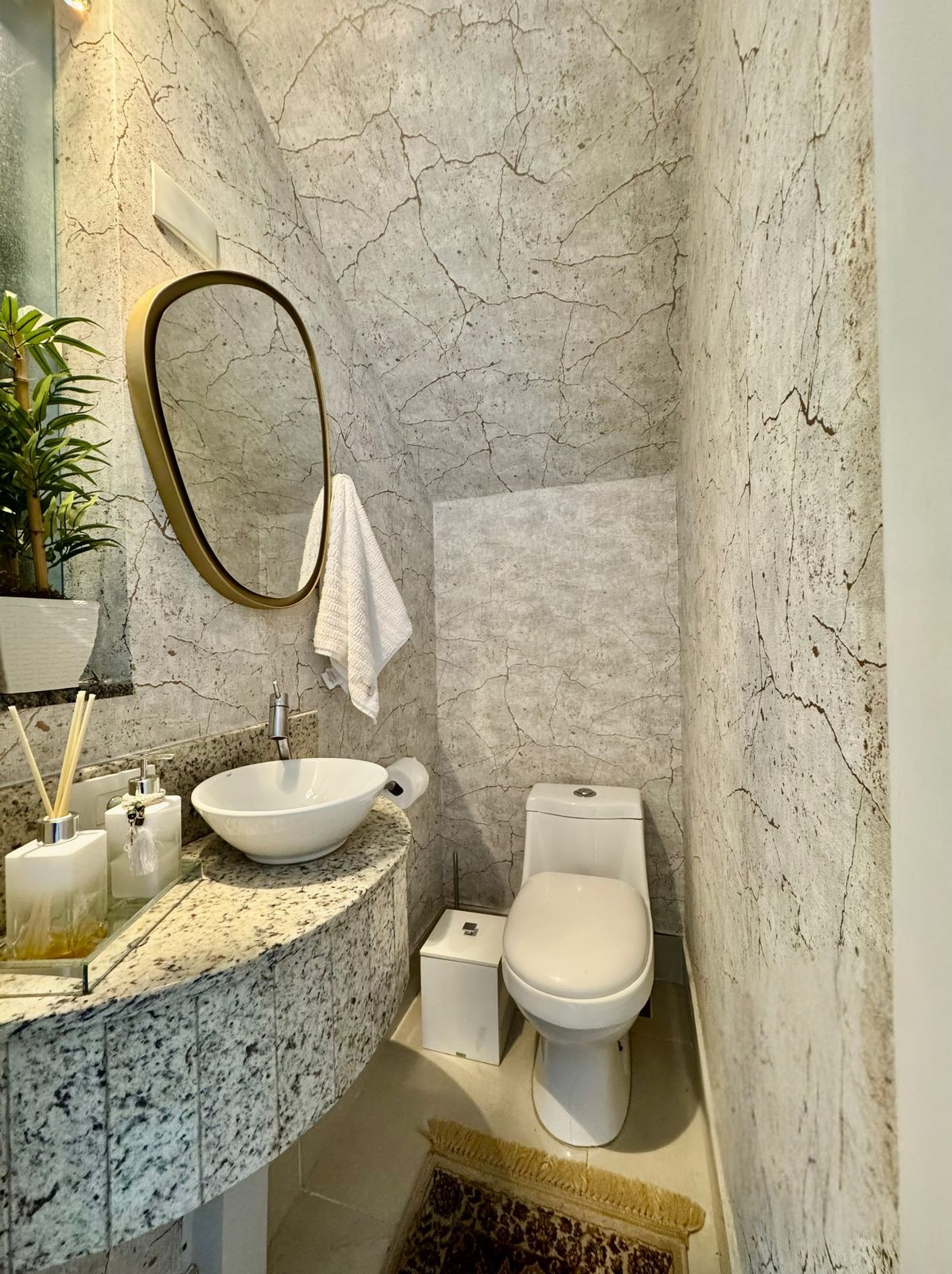 83eac056-64ac-444d-b5fc-a6086962b27b