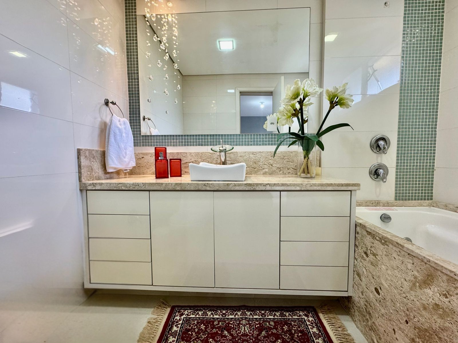 d9411ec2-95d0-4d93-8842-9ba32968efea